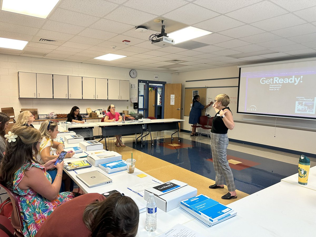 mockkm's tweet image. Our awesome ESL Middle/High Team and Elementary ESL Team training to use one of our new resources #eslteachers @YCSD