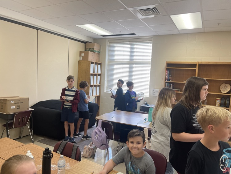 BeebeMiddle's tweet photo. Mr. Crafton's class completed a team building exercise and the students loved learning about their classmates! Great first Friday of the school year! #bprd https://t.co/cx4gOBmZbA