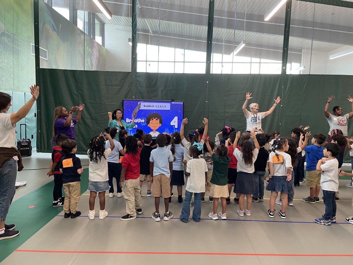 Awesome 1st Friday ⁦Spirit Day ⁦<a href="/Jefferson_ELC/">Jefferson ELC</a>⁩ movin &amp; groovin practicing the Jay’s Way with the Neighborhood! At Jefferson we love to learn🤗 #WeAreAlief #BestSpecialsTeamEver ⁦<a href="/AliefISD/">Alief ISD</a>⁩ ⁦<a href="/AliefPreK/">Alief Early Childhood</a>⁩ ⁦<a href="/O_L_Mayers/">Dr. Onica L. Mayers</a>⁩
