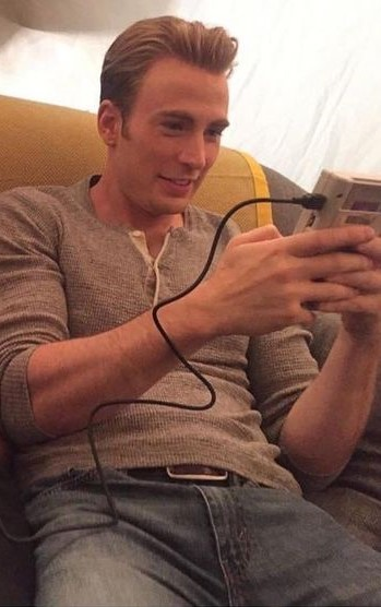 _ManOutOfTime's tweet image. Steve has discovered the Game Boy.