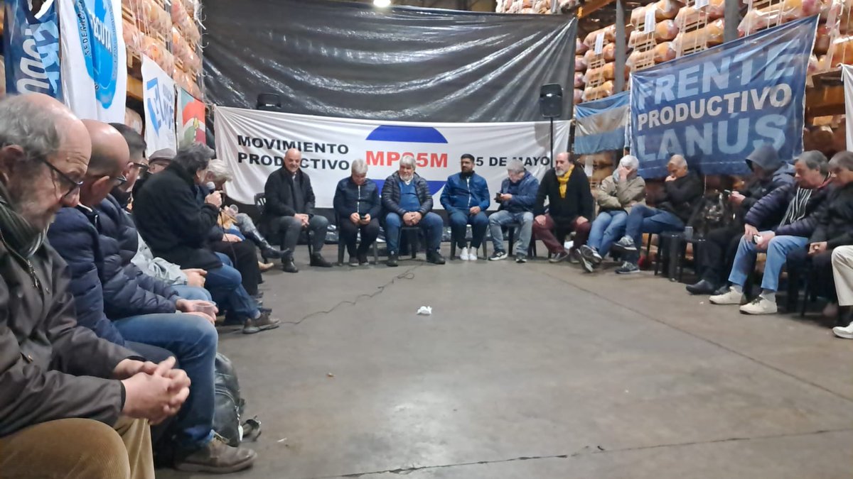 marcelo_yaquet's tweet photo. El @MP25deMayo se juntó para reflexionar junto a Abel Furlan #UOM y @CarlosTomada la situación nacional
Coincidimos en avanzar conjuntamente por la PRODUCCION, EL TRABAJO y la SOBERANÍA
#Pymes
#AgroPyMEs
#Cooperativas
#EmpresasRecuperadas
#MovimientoObrero https://t.co/womxgEmDMN
