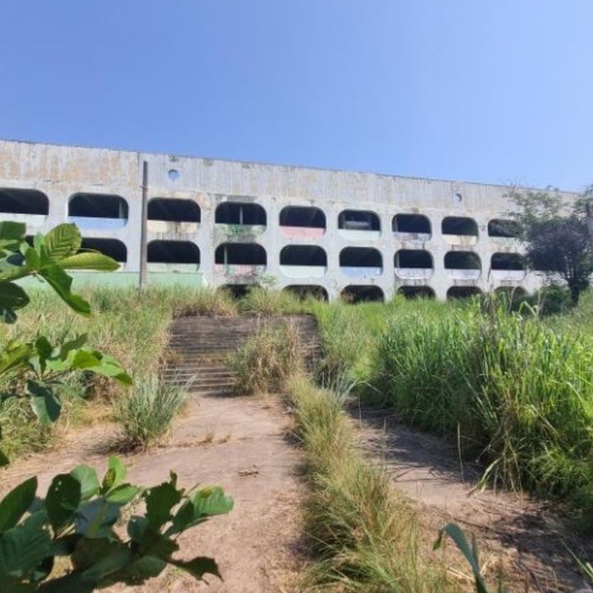 MadridXtra's tweet photo. 🚨 Vinícius Jr will spend around €3M to transform a closed public school into a social center in his hometown São Gonçalo.

The €3M will be invested in renovations, and the social center will provide 5,000 people with education, sports, and culture FOR FREE. @JornalOGlobo https://t.co/G8lCugHZK8