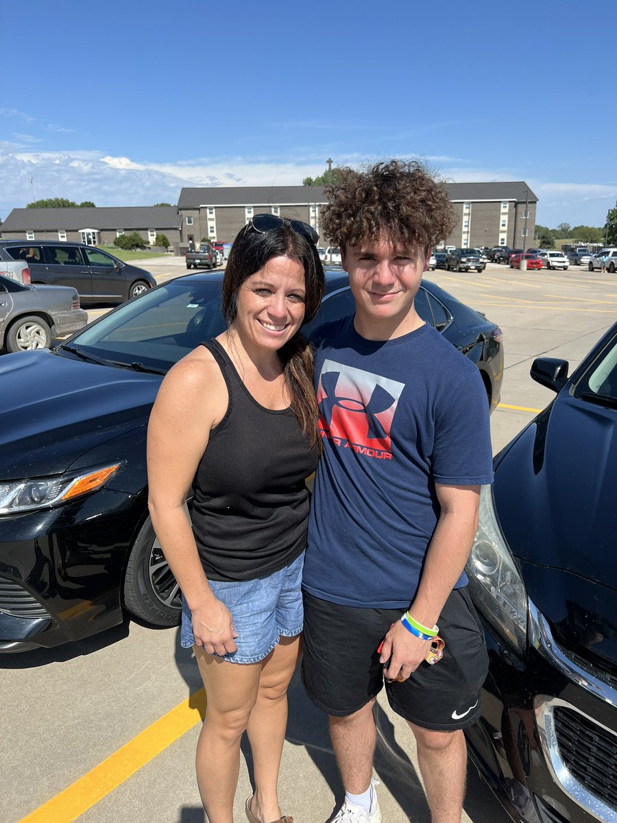 BrettFenton911's tweet photo. The handoff was completed today #GoBeU 🙌💪
@FentonKaeden
@Amanda37204946 https://t.co/mnHmNlidff