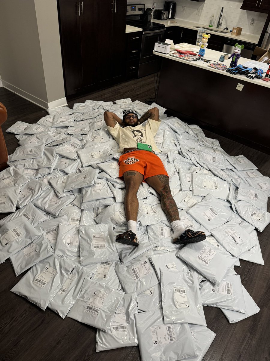 outthewayke's tweet image. How it started vs how it’s goin 🏆