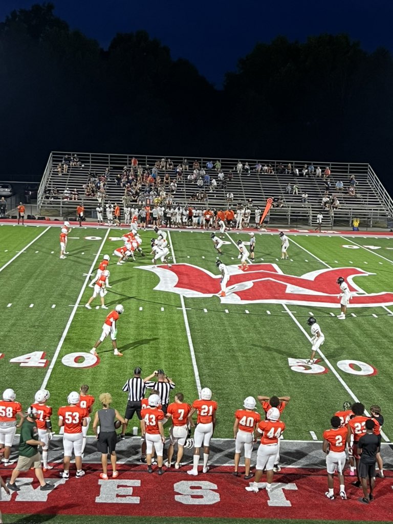 Recruit_ELHS's tweet photo. The Mustangs in action tonight at the Lincoln County Jamboree. @eastlincolnfb @ELHS_FCA https://t.co/HzV0dPGc00