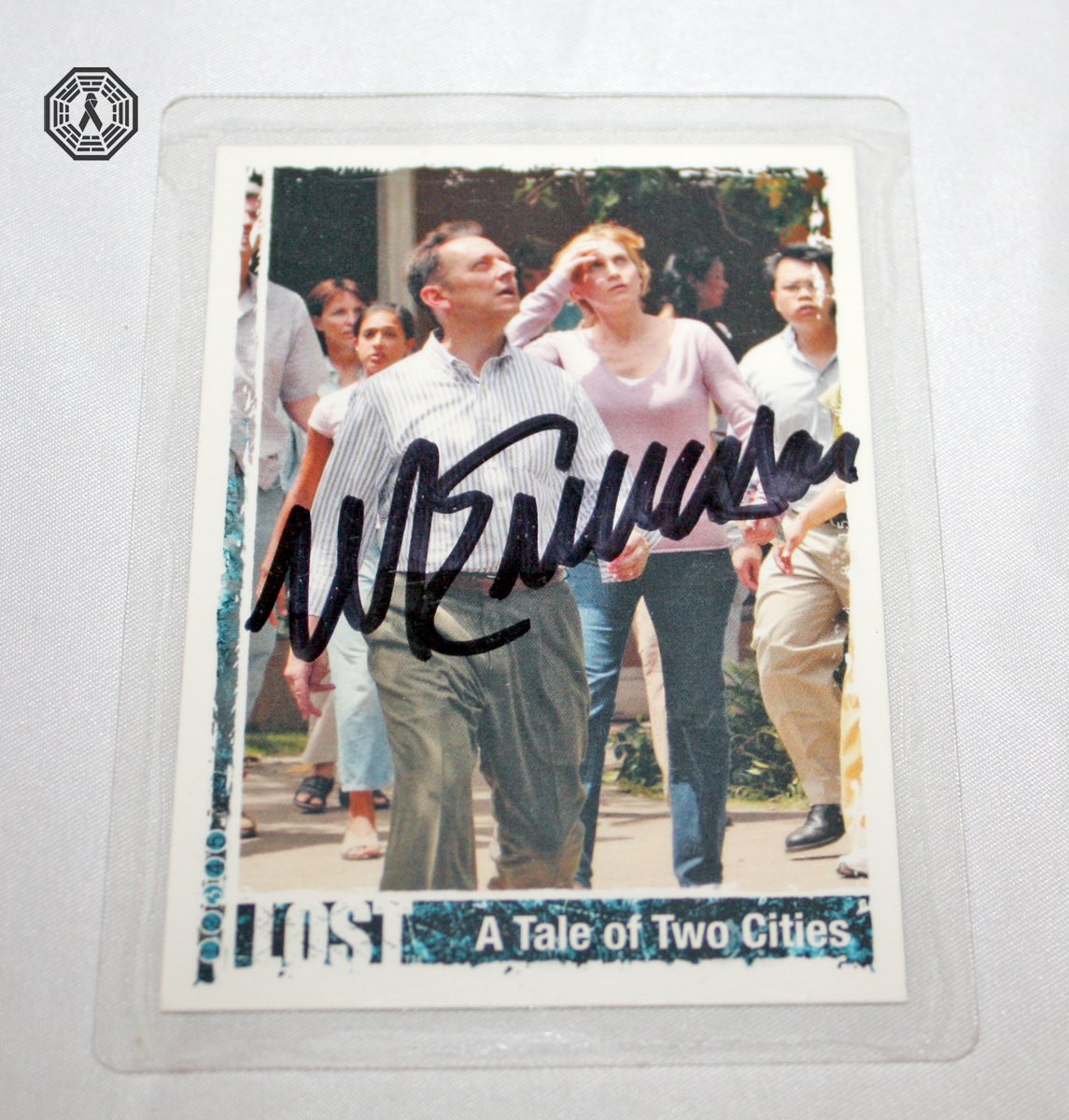 CancerGetsLOST's tweet photo. Ok but how fun is it that @MichaelEmerson not only donated and signed a #Lost trading card for our current online charity auction…he also laminated it! Michalel is SO kind, and so generous to CGL. 

ALL auction proceeds donated @lymphoma 💜 Details/link: https://t.co/Zdku4ltSeN https://t.co/HqCvDcoiYV