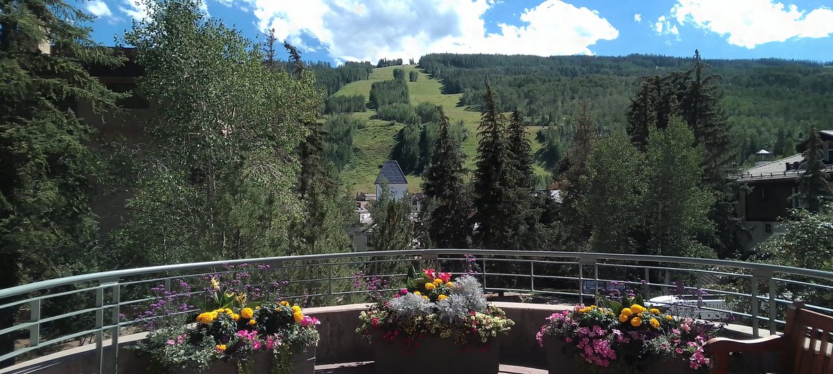 NahraFamily's tweet photo. Vail, Colorado https://t.co/1Il6dvrcZ1