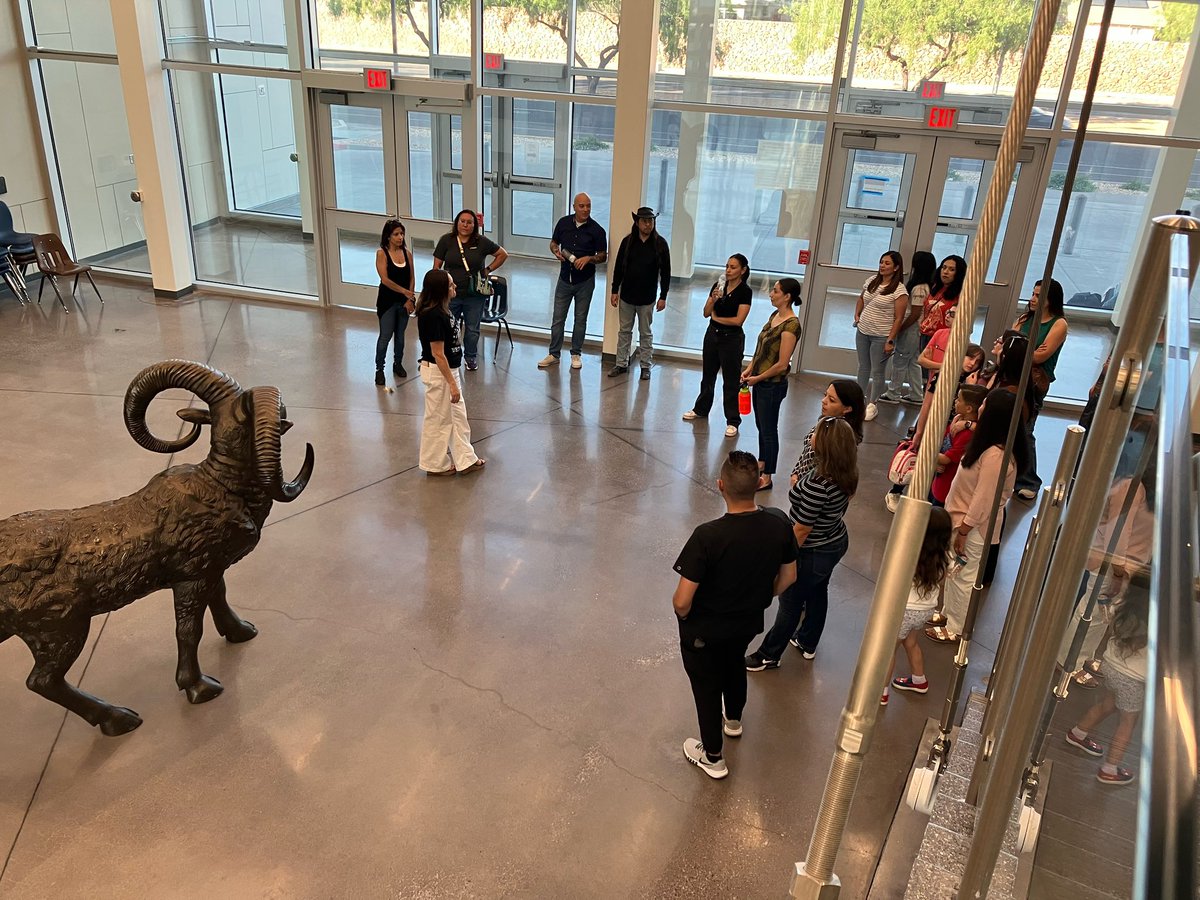 AnaPlayer_MHS's tweet photo. Nothing I love more than to welcome our former RAMS back home. 💚💙Class of 2004 in the house! Happy 20th Reunion! @MontwoodHS @_MHSSTUCO https://t.co/XnGxYi401h