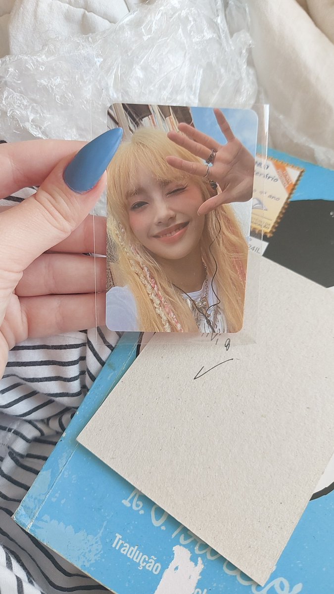 chuuhoneybee's tweet photo. feedback positivo pra caralho pra essa diva @jsysell que foi super solicita com as minhas paranóias do card ser fanmade e me ajudou a diferenciar e perceber q ele era oficial te amodiva thanks https://t.co/tt9EvIXVd5