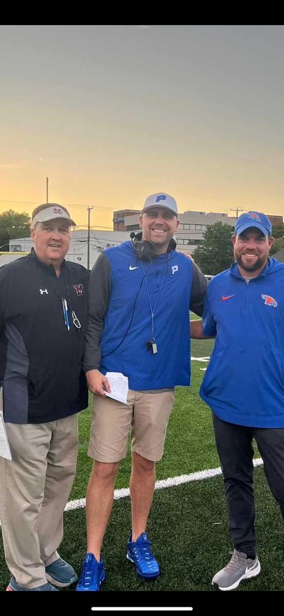 Got some great work in this evening with these two outstanding young coaches. Coach Grizzle and my UPIKE coaching buddy Trevor Hoskins !!  Have a great season ! GO HORNETS 🔥🔥🏈🏈🔥🔥!!