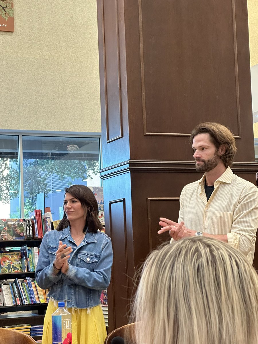 confessmytruth's tweet photo. @kitlivias it is in fact, jared padalecki https://t.co/wFJXNmKYDh