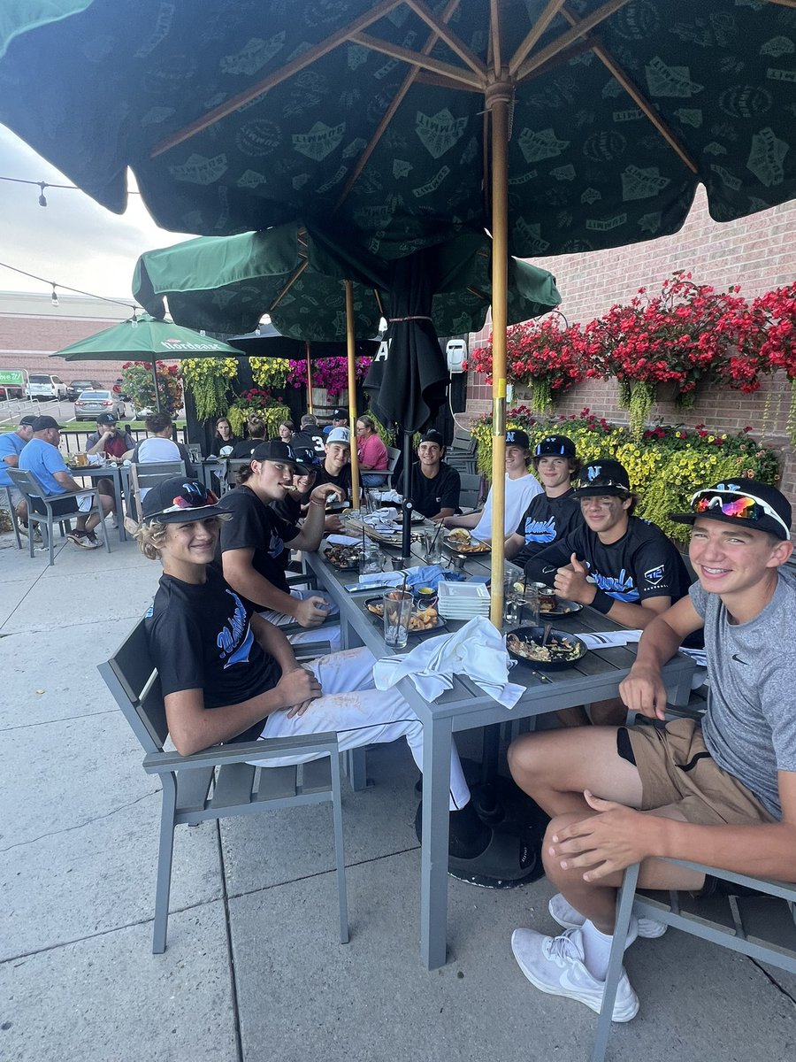 jca5531's tweet image. Fun start to fall ball with 🩵⚾️
@hunter_roo83020 
Started the season 4/7
2 2bs 2 1Bs 2 RBIs 1.429 OPS
1 broken bat 😋
And checked off a new state (WI) to play baseball in!