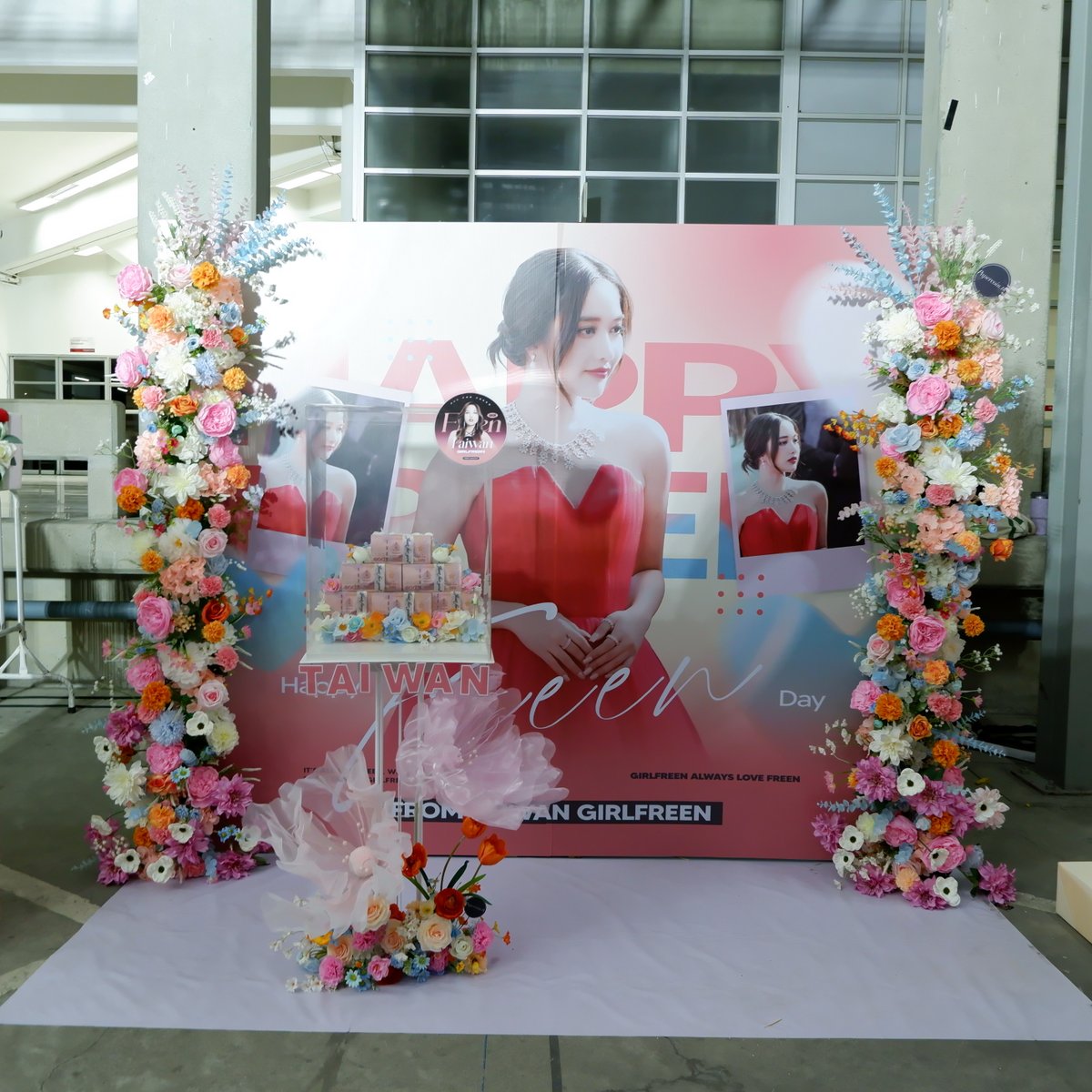 taiwangirlfreen's tweet photo. 🎂Freen 26th Birthday Project🎂

生日會應援項目 花牆及錢磚🌸🧱

選擇這張照片做為背景，是因為這是屬於你的重要里程碑之一
這是Taiwangirlfreen陪你過的第一個生��，我們會一直在你身邊，陪你度過每個重要時刻
Happy Birthday Freen🐰🌷

#THEFreenAIRYꕤ
#srchafreen #GIRLFREEN https://t.co/vs1hIQ1QCY
