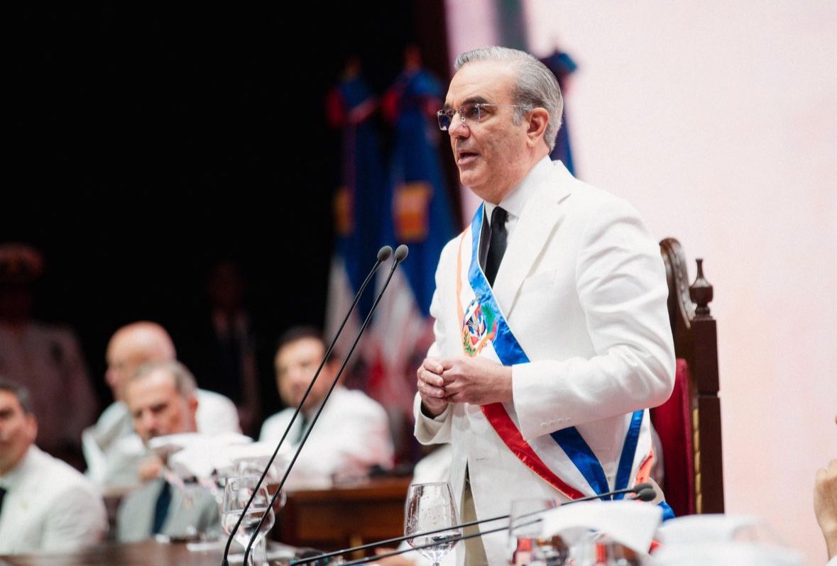 Crecemosrd's tweet photo. Es un honor acompañar al presidente Luis Abinader en este nuevo período de gobierno 2024-2028. Seguimos comprometidos con el crecimiento y desarrollo de nuestra nación, trabajando juntos por un país más fuerte, justo y próspero. 🩵 https://t.co/trmma1KZSq