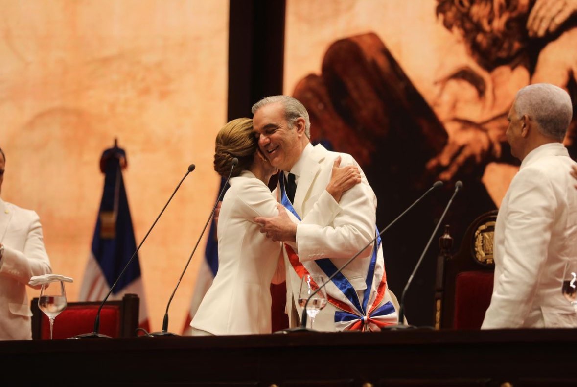 Crecemosrd's tweet photo. Es un honor acompañar al presidente Luis Abinader en este nuevo período de gobierno 2024-2028. Seguimos comprometidos con el crecimiento y desarrollo de nuestra nación, trabajando juntos por un país más fuerte, justo y próspero. 🩵 https://t.co/trmma1KZSq