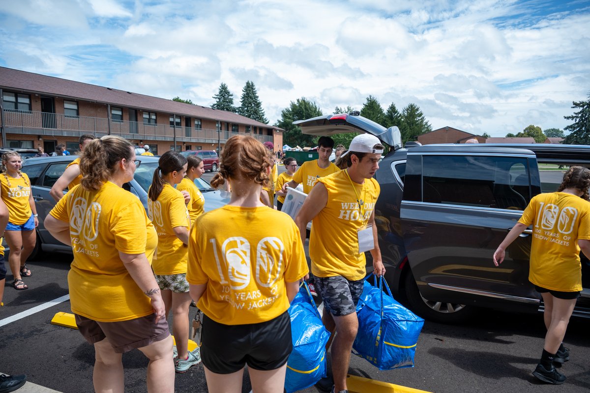 cedarville's tweet photo. π¦οΈοΈ A little rain couldn't stop our Yellow Jackets today at Getting Started!
#GettingStartedAtCU #GettingStarted2024 #WelcomeWeek https://t.co/gBXEKriDwS
