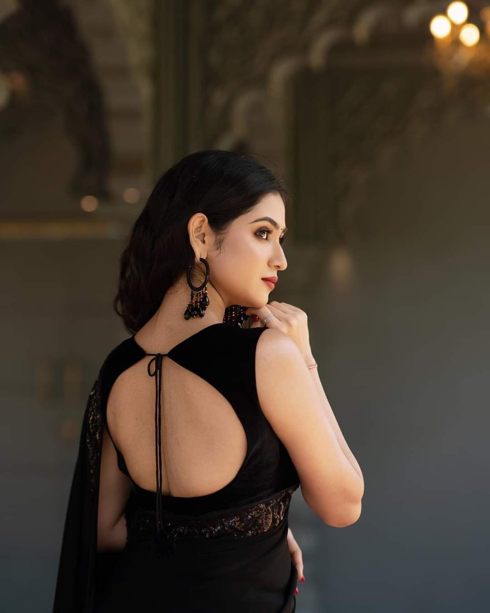 அழகே உன்னை நான் 
பூக்களுடன் மதிப்பிட 
மாட்டேன்🍒🍇 

ஏனெனில் 
பூக்களின் 
அழகு கூட💕🦋🦋🦋💃💃 

வாடும் வரை
 தானே🧡🌹🌹💋 

உன் மீது நான் 
வைத்திருக்கும்
 நேசம்💙🌷🌷

 இந்த ஆயுள் காலம் 
முழுவதும் 🏖️💃💃

அழகாய் 
நிலைத்து 
நிற்கும்.  🌹
<a href="/Queenlaxmi_24/">💃உங்கள்மகாராணி 💃காமராணி 💃மகா லட்சுமி 💃</a>
 ❤️🩵🧡🤍💜💙💚