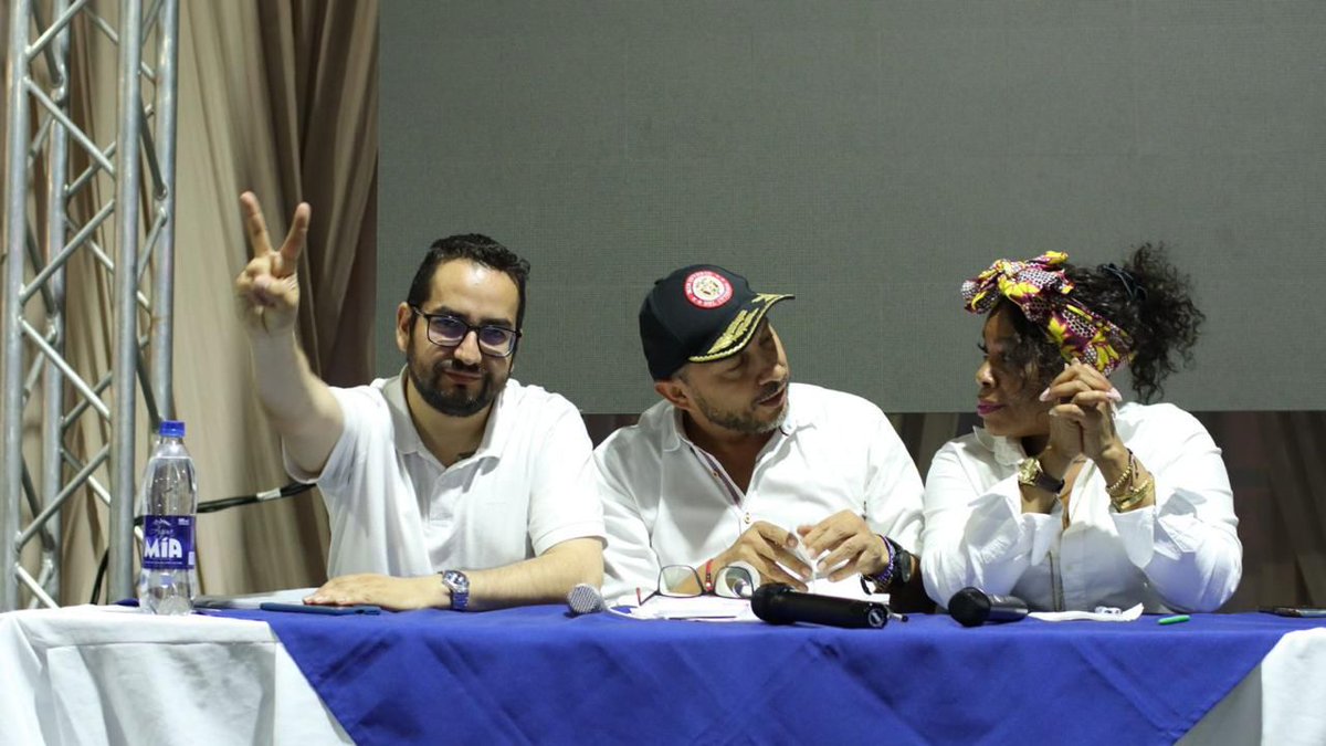 DiegoCarreroB's tweet photo. ¡Lo hemos logrado! Luego de una deuda histórica, el #GobiernoDelCambio logra protocolizar la política de #CatastroMultipropósito para los territorios de las comunidades negras afrocolombianas, raizales y palenqueras en Colombia. Un paso más hacia la paz, la reforma agraria y el desarrollo territorial.
