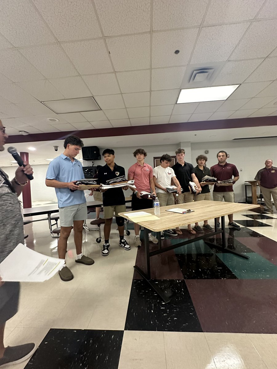PoqBaseball's tweet photo. On August 7th, Poquoson ⚾️ had its annual banquet in which we recognized all our JV and Varsity players, as well as said our goodbyes to the Class of 2024.

STATE CHAMPIONS 🏆

#poquoson #PHS #bullislandersbaseball #statchamps #260 #localboys #reptheisland https://t.co/ynqRmq7ZDu