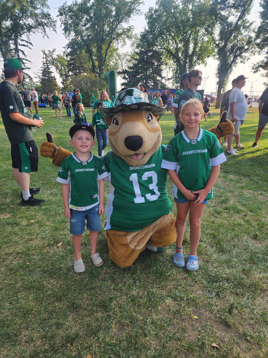 sara6r's tweet photo. Happy 9th Birthday Zoey! #riderslive #riderpride https://t.co/cKwbs5eFTK