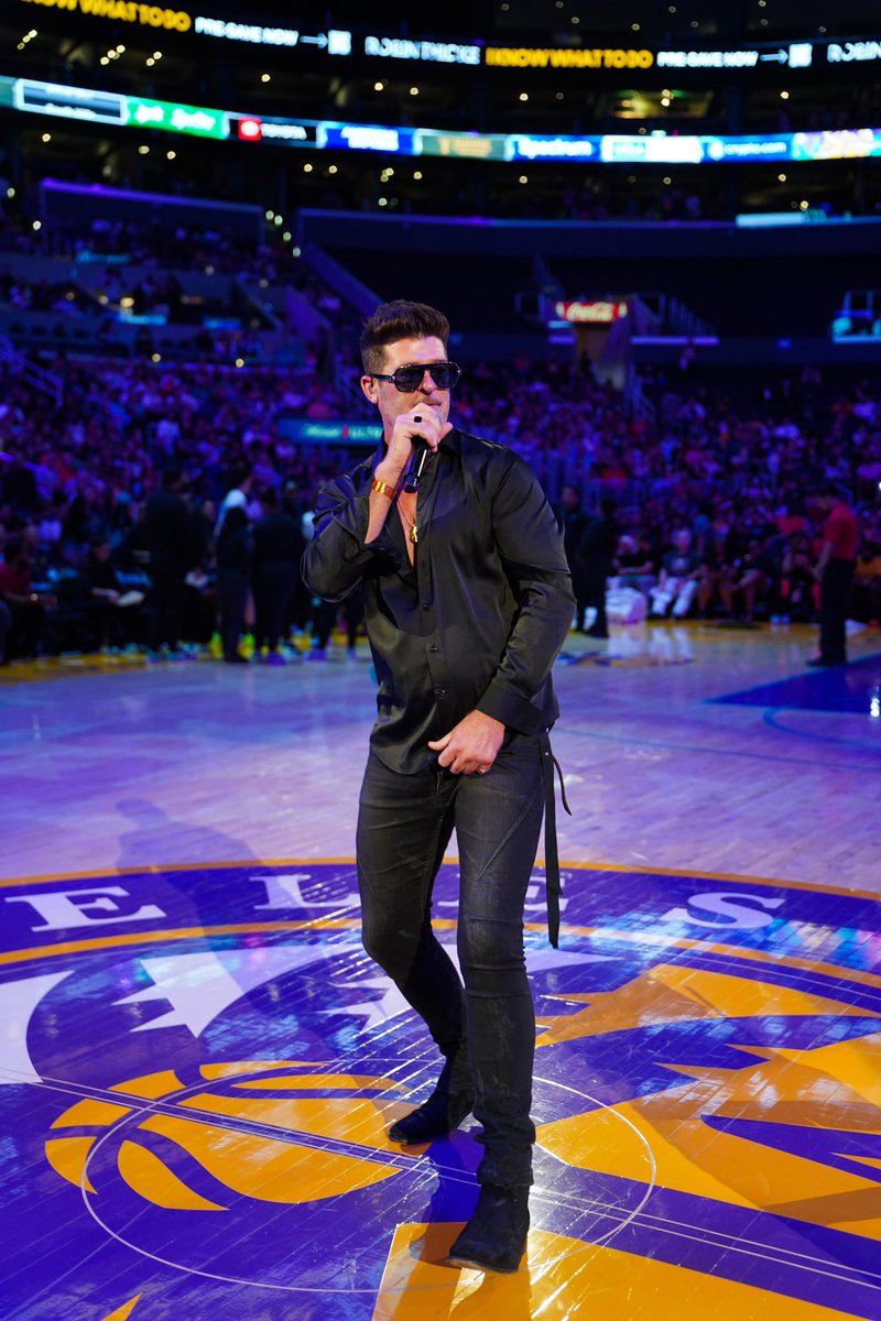 DJMalskiLA's tweet photo. 🚨 S/O @robinthicke for pulling up🌟🌟🌟
•Our @LASparks game last night was 🔥🔥🔥
•
•You NEVER KNOW who will pull up🚨🚨
•
📸 @diandra.ann
•
•
#PurposeChasing #PurposeOverEverything #RobinThicke #DJMalski #WorldsGreatestEntertainer @wnba @cryptocomarena @nyliberty https://t.co/FfG8uVZMA4