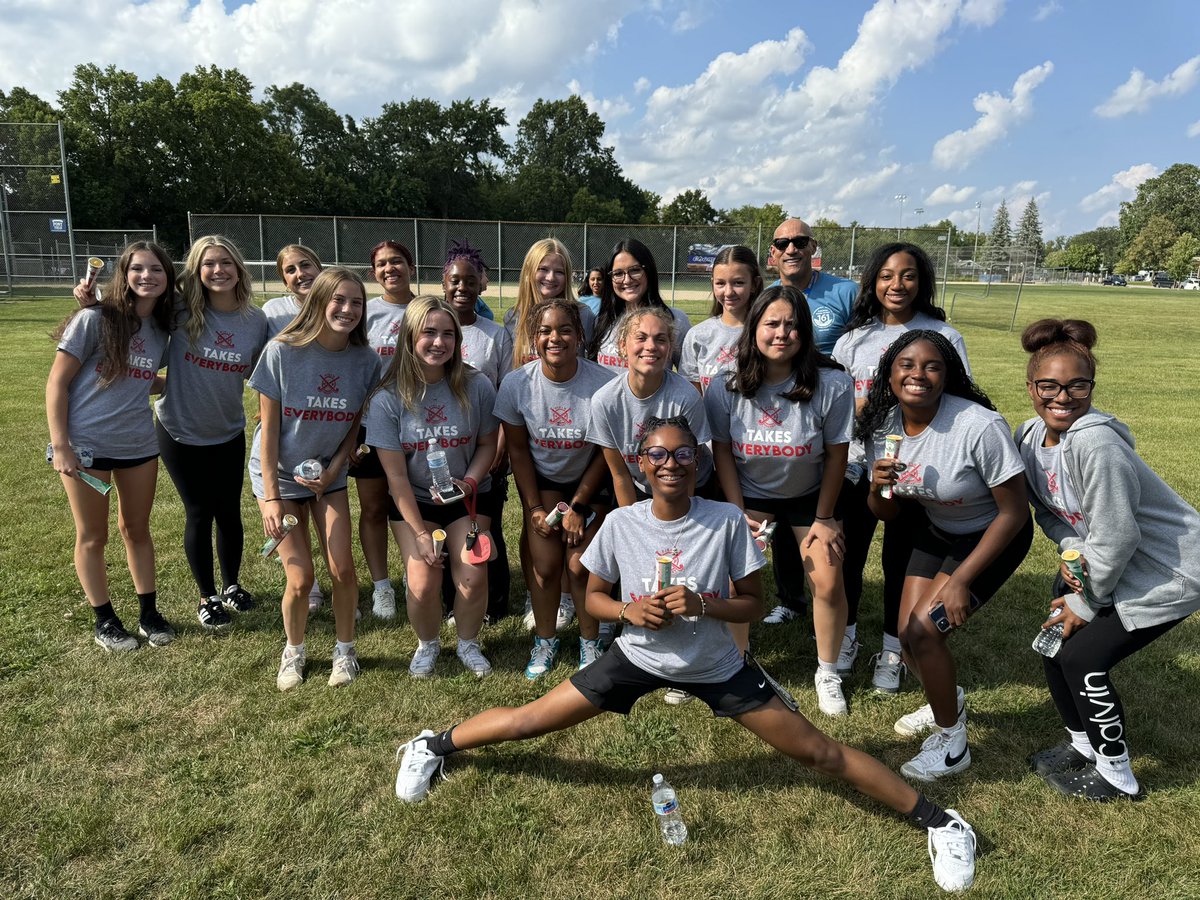 hfflagfootball's tweet photo. We had so much fun volunteering at the District 161 Back to School Event! https://t.co/sWnWxfk67v