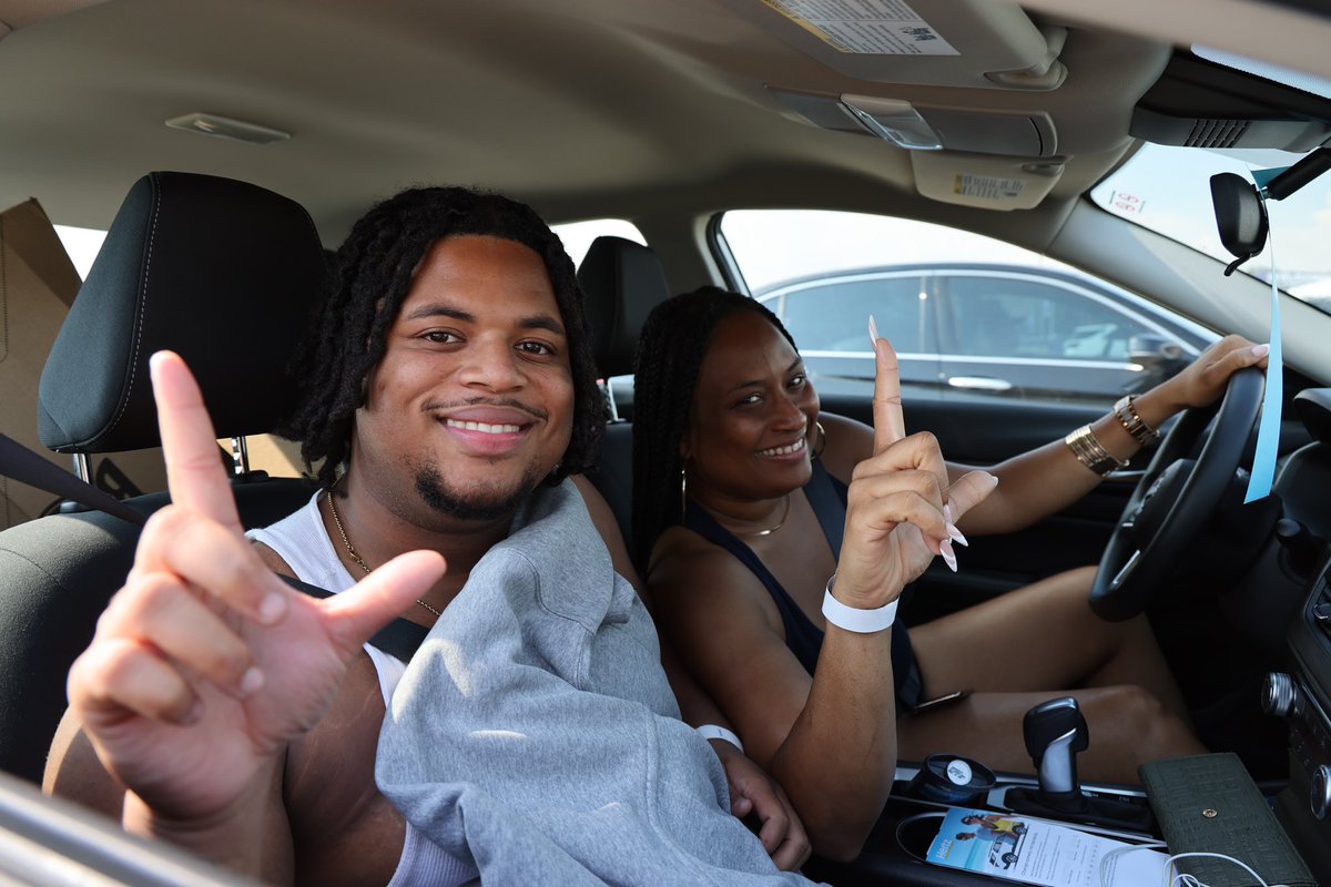 LSUResLife's tweet photo. Move-in Day 1: β
#LSU | #myLSUhome | #LSU28 https://t.co/xUXauZy7Q2