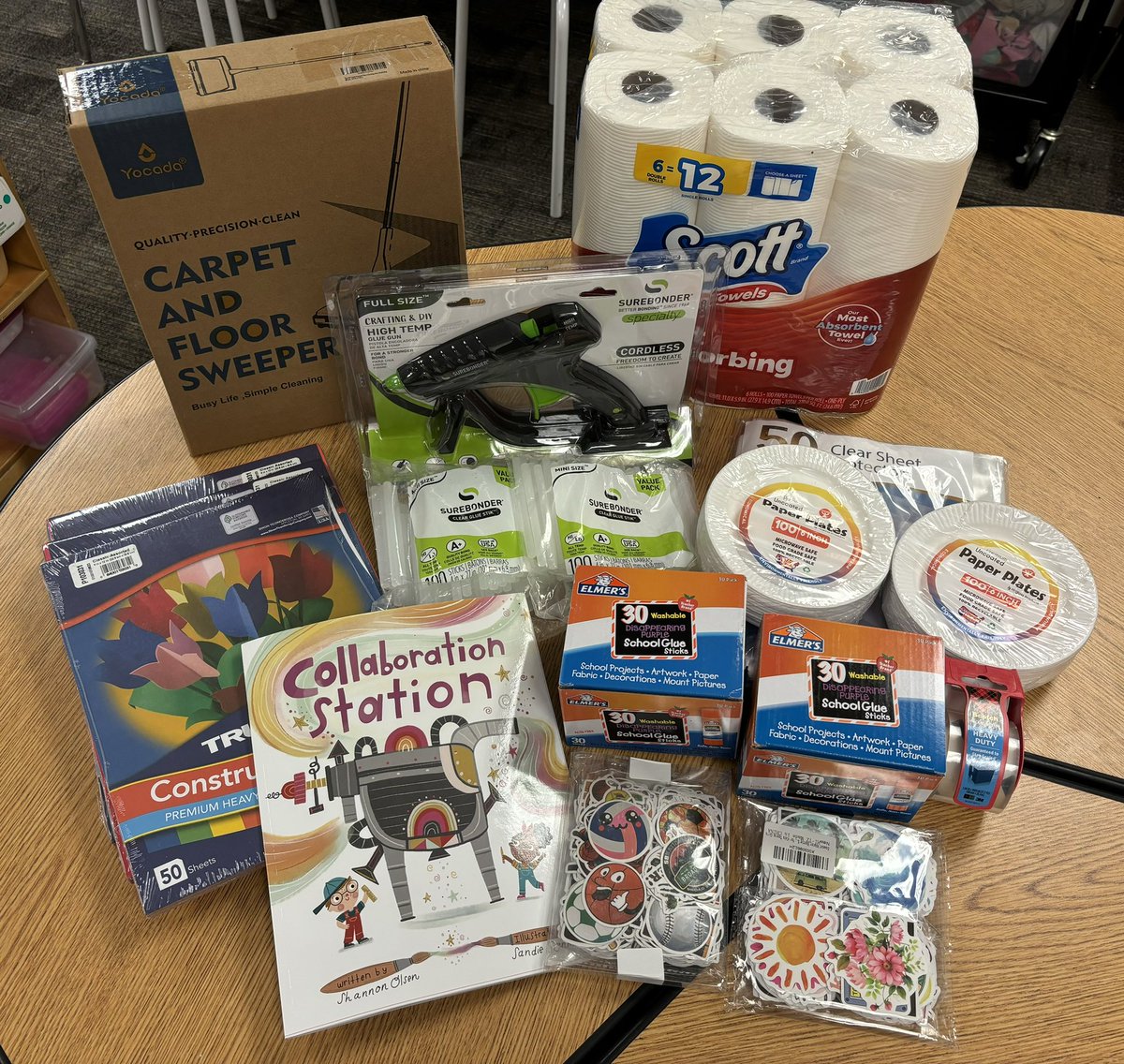 mrstaylor_fce's tweet image. I found a wonderful surprise in the front office today. A huge thank you to my supportive GT families for donating items on my wish list! @HumbleISD_FCE #FCExtend