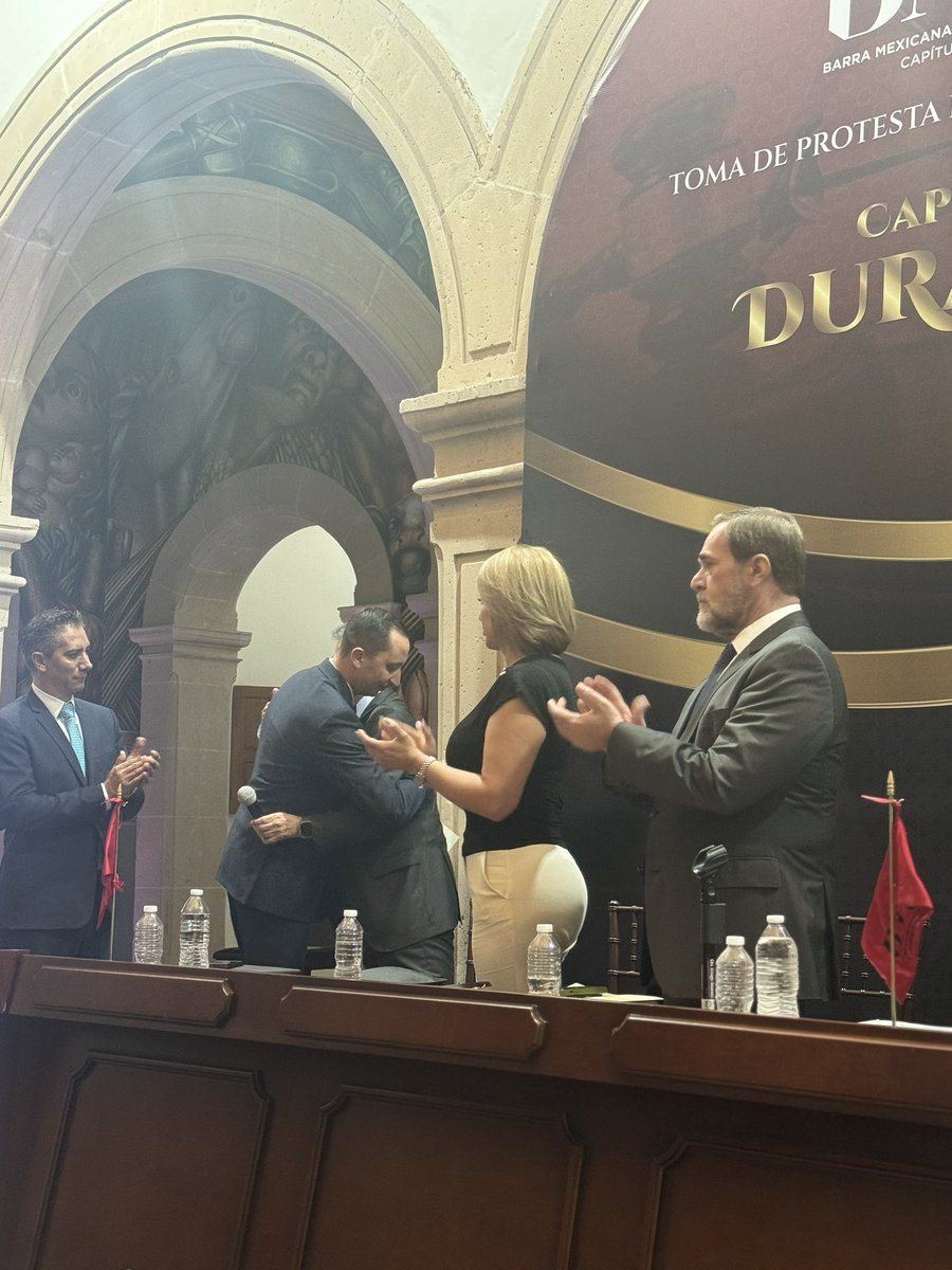 grealdrete's tweet photo. @BMA_Durango Toma de protesta Capítulo Durango, acompañando al Lic Roberto Bravo! Felicidades! https://t.co/RMKcZ3fIFQ