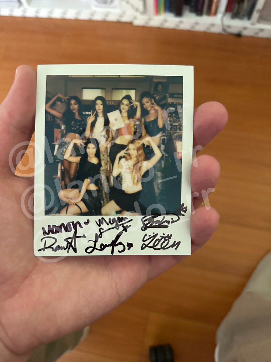 lando_rr's tweet photo. No cuz my life is completeeeeee thank you so much 😭😭😭😭😭 #KATSEYE https://t.co/YZ6f6iFzXs