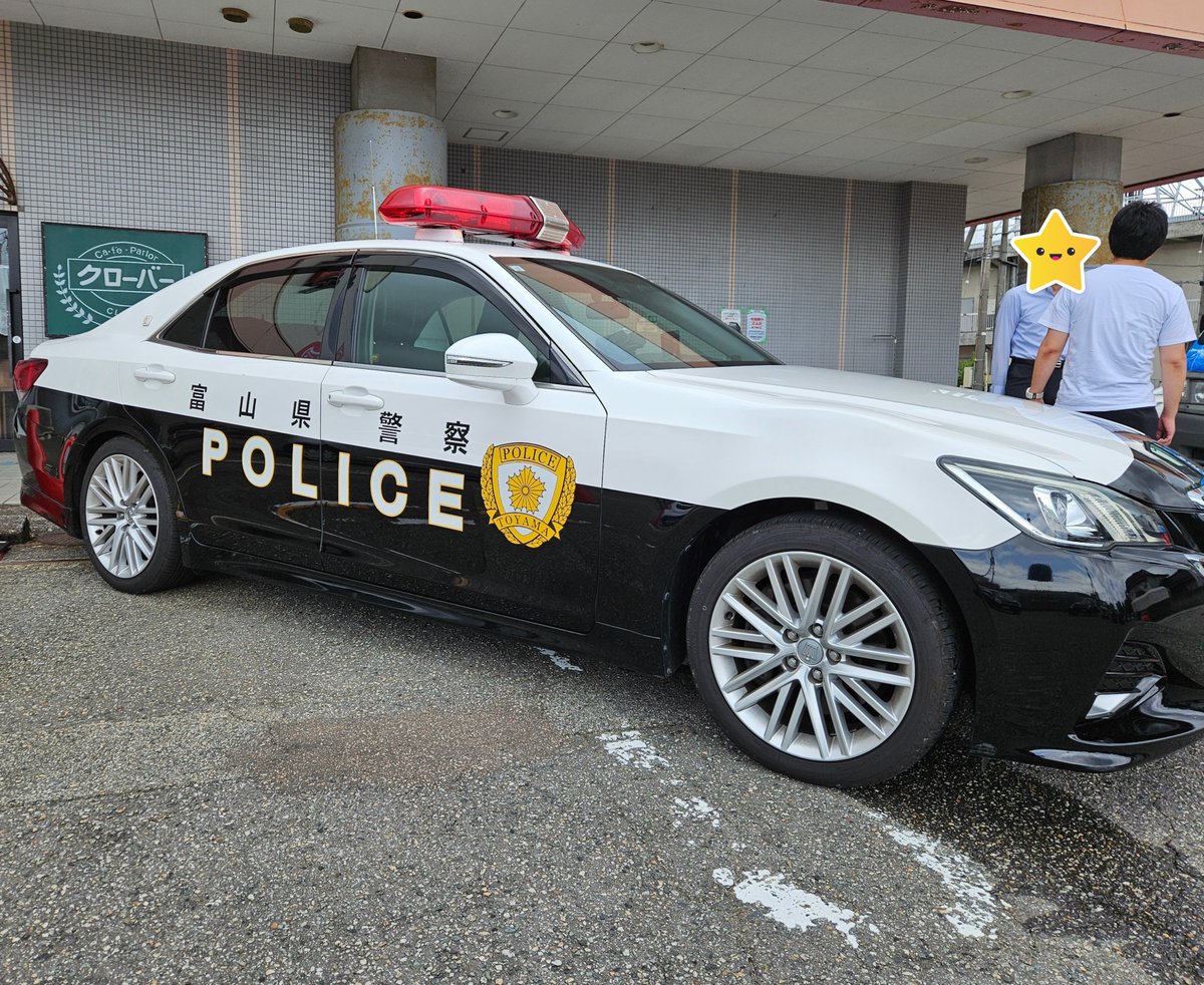happytown978's tweet photo. 本日、ハッピータウン駐車場では、白バイ、デカパト、移動交番などの警察車輛が、来ています。写真撮影も出来ますので、お気軽にお立ち寄りください。
#氷見警察 #白バイ #デカパト #移動交番 #写真撮影できます #ハッピータウン氷見ショッピングセンター https://t.co/jUKHPZqmOP
