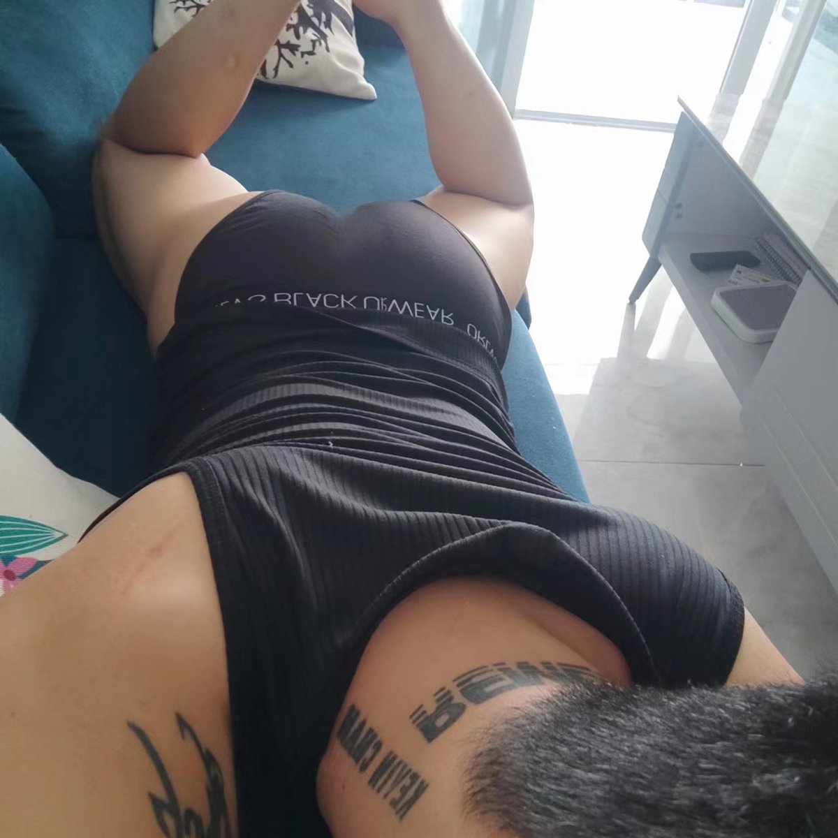 chenyikai6699's tweet photo. 狗子天天看爹艹别人的鸡巴好爽，直接掰开狗逼爹的腿坐上来用外翻逼对着狗鸡巴一顿输出爽得狗逼爹的逼都翻出来了一旁的上翘屌忍不住了直接插进来，爽到发抖狂喷不止，画面这他妈的淫荡 https://t.co/FDxu166Iiy