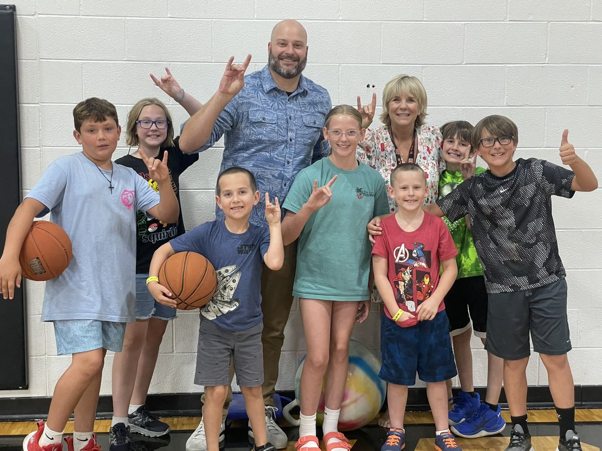 wolvestweet's tweet image. Congratulations to our winning teams from our 1st Day Pep Rally Relay! Mr. Newell CLEARLY has the skillz! #packpride