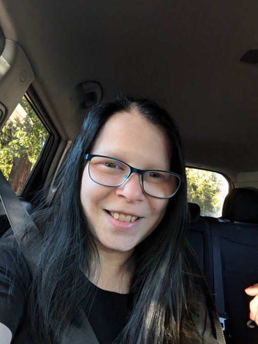 New glasses!! What y'all think? 🤓 https://t.co/TWlXJliaUV