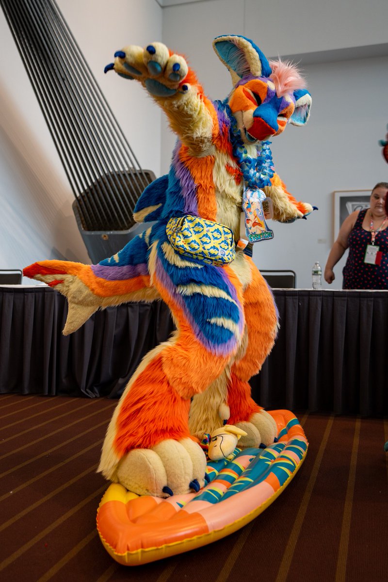 Inkblitzer's tweet photo. Surf's up, dudes and dudettes!  Eventide knows how to hang ten!

... Eight?  Hang eight.

✂ @spiritpandasuit 
📷 @SirDrewTheFree 
#FursuitFriday https://t.co/0Pe1H3XOmN