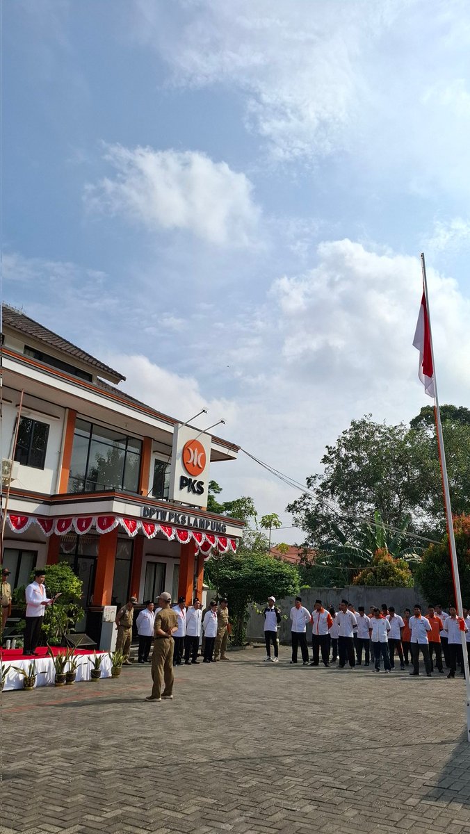 Upacara Bendera memperingati HUT RI ke 79 di lingkungan kantor DPTW PKS Lampung #hutri79indonesia <a href="/PKSejahtera/">DPP PKS</a>
