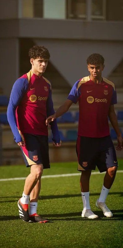 Magdalenadelci2's tweet photo. Dios mio como que el Barca esta teniendo nuevo contenido con estos 2 Guapos que a todas nos gustan
@LamineeYamal y @hctorfort_
💘💝...

Ps ahora soy del Barca❤️💙

 y Adiós Real Madrid xq esta Mbappe y ya no m gusta como juega el Madrid... https://t.co/NEhXGBL3mz