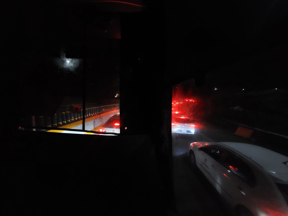jaz_adrian's tweet image. Viernes 16 Agosto 24, 20:16h.
Así la fila de autos/buses/trailers, literalmente parados por la pésima gestión del actual gobernador.
Años llevan con la obra del puente a Tepoztlán, años provocando el turismo de cdmx, incluso familiares o nosotros morelenses no querramos viajar