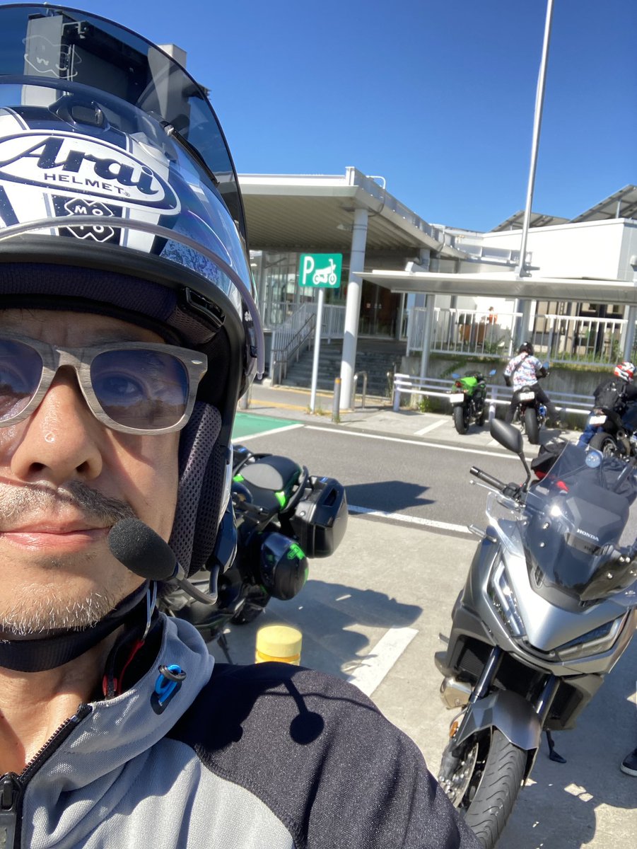 RacerTsujimoto's tweet photo. 台風の影響をあまり受けなかった野比から早朝出発。各方面からおかげ参りツーリングラリーに賛同して参加して頂けるみなさんをお迎えをするために伊勢へ向かってます。明日18日の朝受け付けとスカイライン山頂ゴールでチェッカー振ってお迎えします。道中お気をつけてお越しください。 https://t.co/t3ZOtSKUgZ