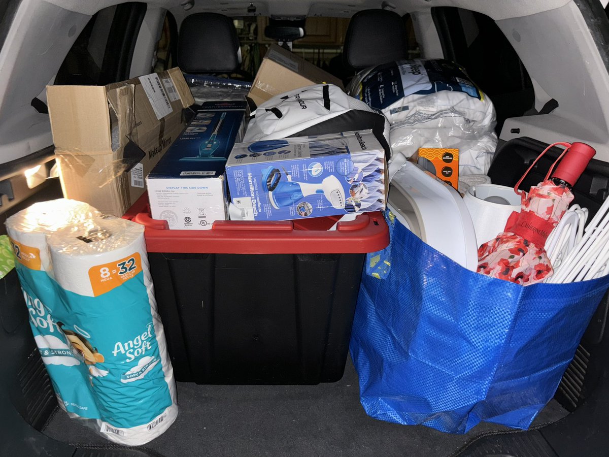 TereshaBossing2's tweet photo. Cars are loaded and weโre Lexington bound tomorrow!! ๐ ๐ฉถ #moveinweekend https://t.co/lnfdKrVDWb