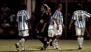 Guidocone's tweet photo. El 14/12/2005, por la Fecha 19 del Apertura...
#Newells 0 - #Racing 1 (Crosa 11')
🧤Gustavo #Campagnuolo le atajó un penal a #Belluschi a los 86'
Hoy, 19 años después:
#Newells 0 - #Racing 1 (R. Martinez 30')
❌ Iván #Ramirez desvió un penal a los 86' https://t.co/buJJHUDnAD