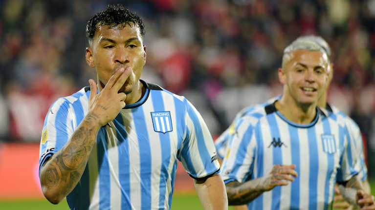 Guidocone's tweet photo. El 14/12/2005, por la Fecha 19 del Apertura...
#Newells 0 - #Racing 1 (Crosa 11')
🧤Gustavo #Campagnuolo le atajó un penal a #Belluschi a los 86'
Hoy, 19 años después:
#Newells 0 - #Racing 1 (R. Martinez 30')
❌ Iván #Ramirez desvió un penal a los 86' https://t.co/buJJHUDnAD