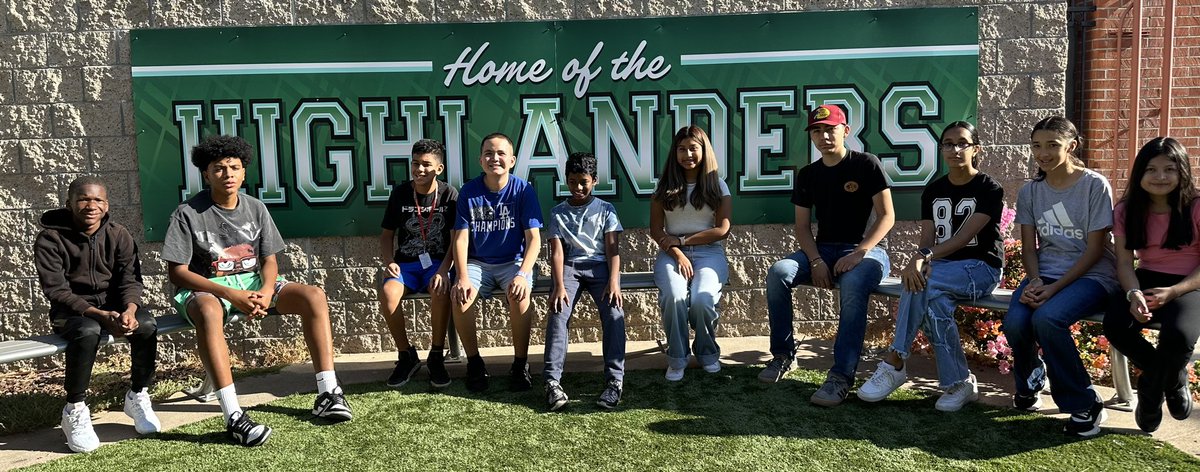 MiMitziFranco's tweet image. @benacker @FoothillsMS @ArcadiaUnified It was a great first day. It was pleasure meeting new students! #ArcadiaFirstDay