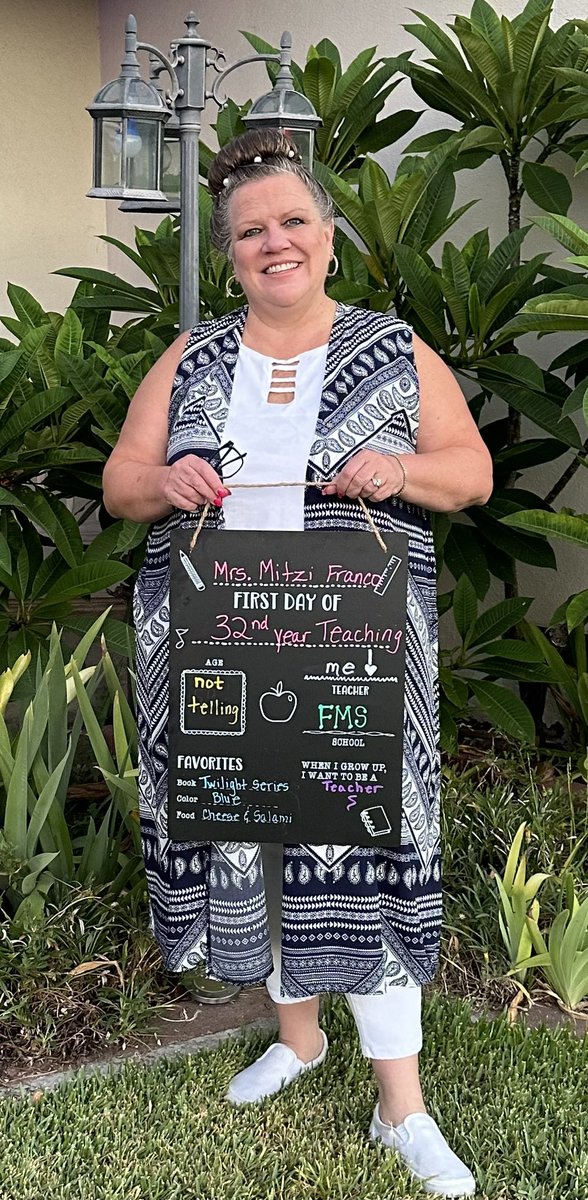 MiMitziFranco's tweet image. @benacker @FoothillsMS @ArcadiaUnified It was a great first day. It was pleasure meeting new students! #ArcadiaFirstDay
