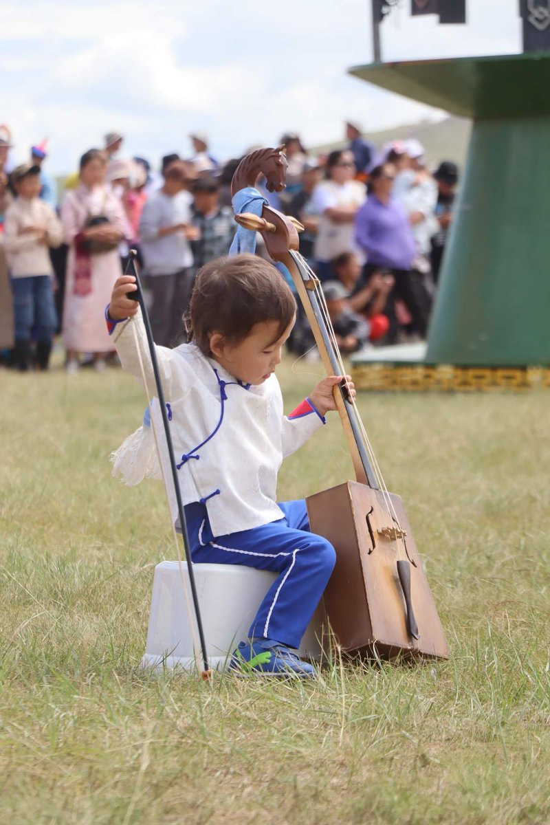 Ирээдүйн хуурч ....