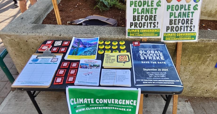 climate604's tweet photo. Throwback to the last Climate Convergence banner drop July 17 against TMX pipeline in #NewWest
βπ Great support from passersby demanding: Prime Minister Trudeau Shut Down TMX Now! Our struggle to stop this climate destroying disaster continues!
#StopTMX #vanpoli #cdnpoli https://t.co/LNK5JQozjZ