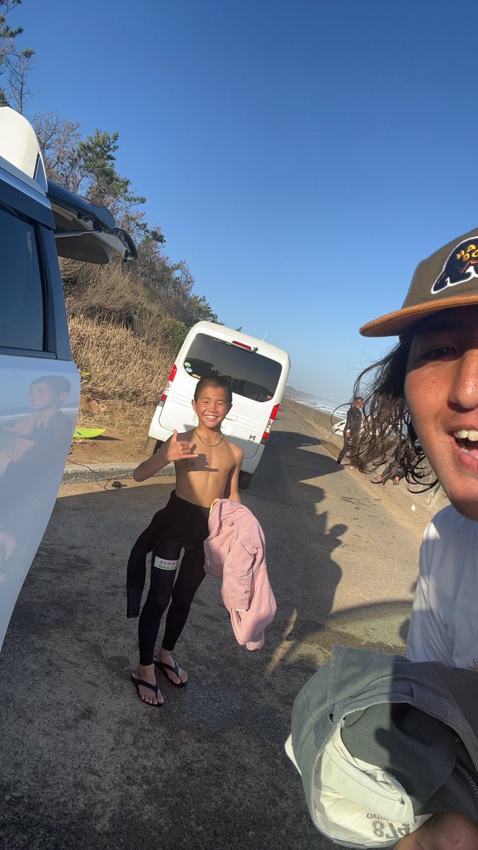 小さい時に憧れてたプロサーファーの先輩達は今かっこいいって思える人ってほぼいないなあ。
それはダサい先輩ばっかりみてたからみんなそーなったんやろな。
そーならないようにサーフィンずっとやり続けてええとこみせるよ若い奴に🌊
俺らの世代はそんなダサい奴いないけど