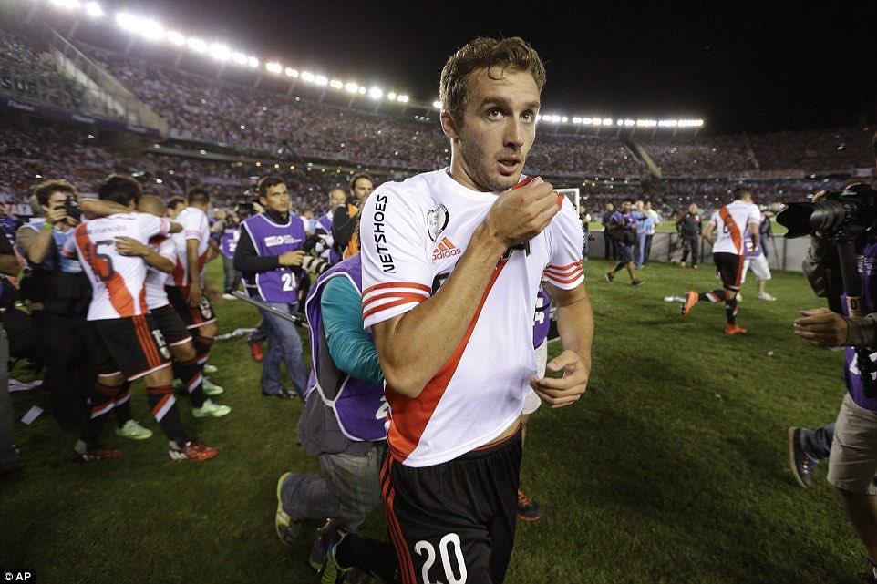 inforeald's tweet photo. "River es demasiado grande. Esta por encima de todos, y no es que uno levanta la mano y dice "che el mes que viene quiero volver a River...", NO uno tiene que respetar los tiempos del club, es el más grande de todos."

German Pezzella. https://t.co/eEYt7nyvqz