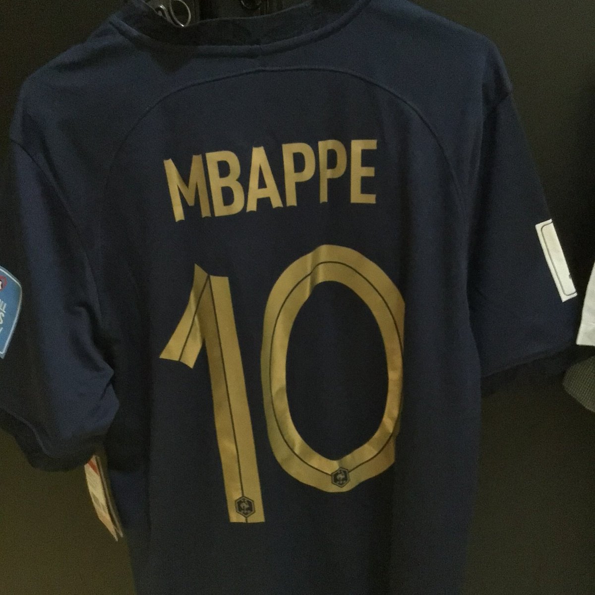 danawanr's tweet photo. (17 Agustus Sale) WTS france / perancis home original 22 (world cup final)
Size L (72x53cm)
Nameset #10 MBAPPE (original)
Patch world cup qatar  &amp; world champions original
MDT vs Argentina original
Kondisi BNWT
3,1jt nego
@Jerseyforum @jerseysneil #Jersey4sale https://t.co/zk26AbB7BS