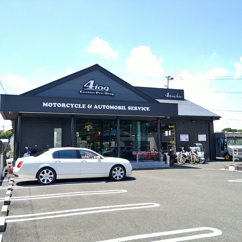 StmJpOfficial's tweet photo. 福岡県行橋市の #STM認定店
#4ingCustomProShop さん🏁
オシャレな店内には国内&国外メーカーの様々なモーターサイクルが展示✨
同店は #全日本ロードレース選手権 #ST600 に参戦🏁しており、公道だけでなくサーキット派でも頼りになるお店です🔧
#4ing #4ingRT #JRR #STM #ベアリング交換が効く https://t.co/PdCkPTyJ0x